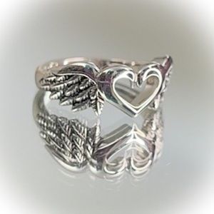 💕Beautiful Sterling Silver Wings Heart Ring💕
